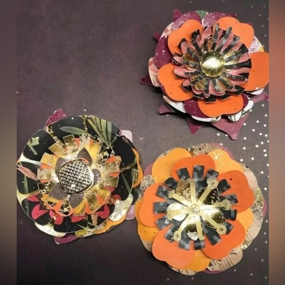 8 Pcs Hand Crafted Paper Flowers for gifts or journaling Walls scrapbooking - Picture 2 of 7